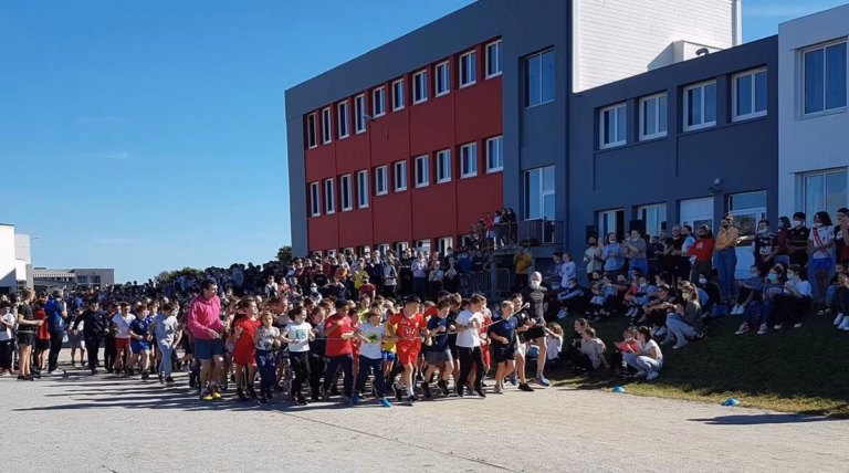 Tragédie dans un lycée suédois : un mort et trois blessés lors d&rsquo;une attaque à l&rsquo;épée